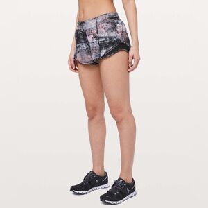 Lululemon Hotty Hot Short II *2.5" Azurite Poppy Coral Multi / Black